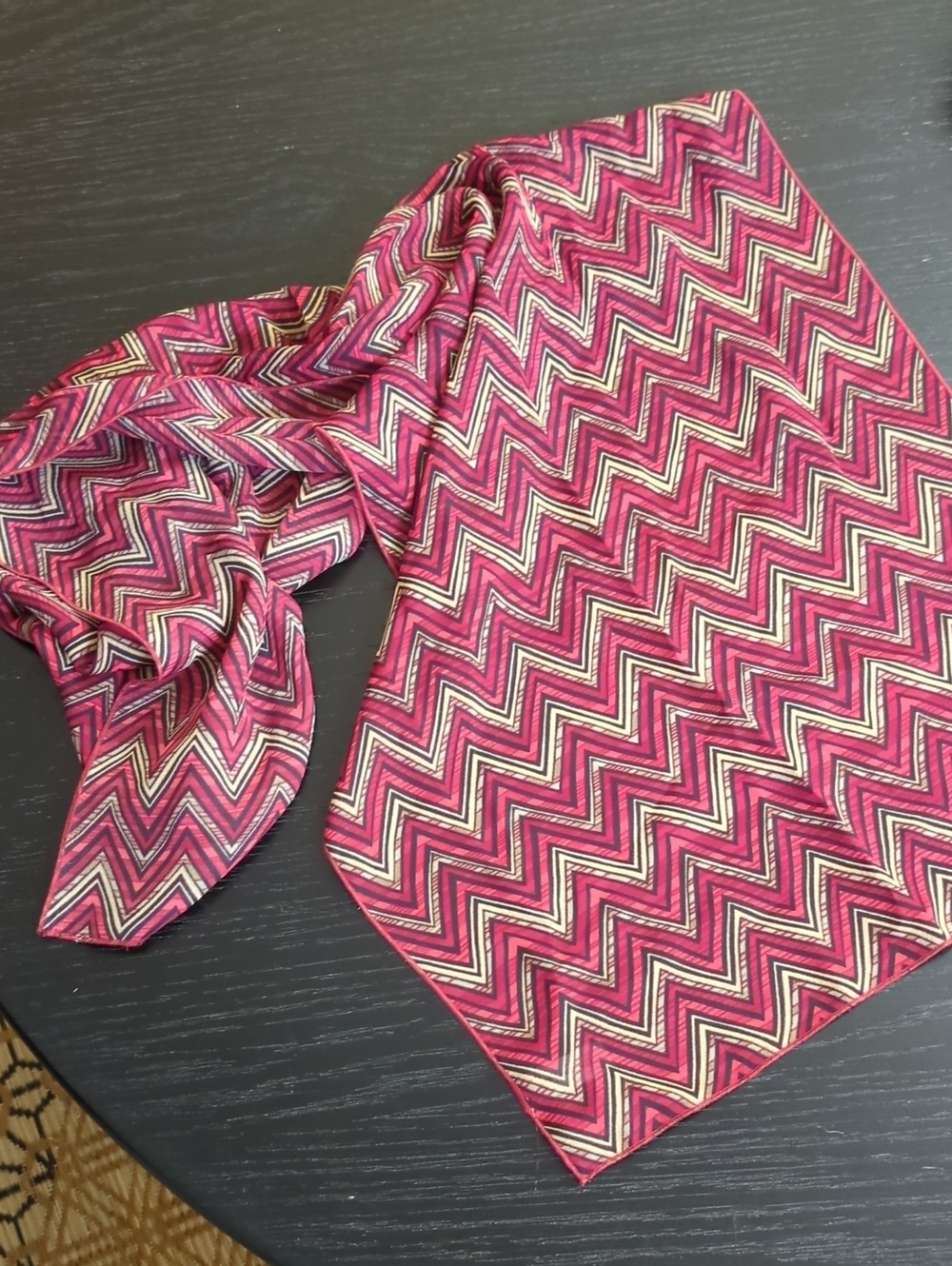 Women's Zigzag Pattern Scarf - Maroon,Pink,Black